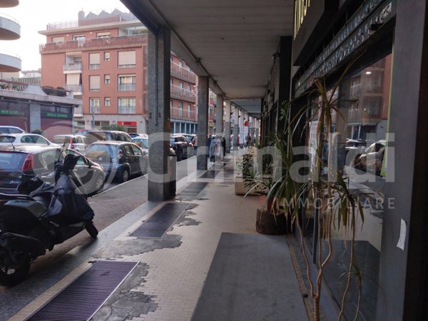 negozio in vendita a Cinisello Balsamo
