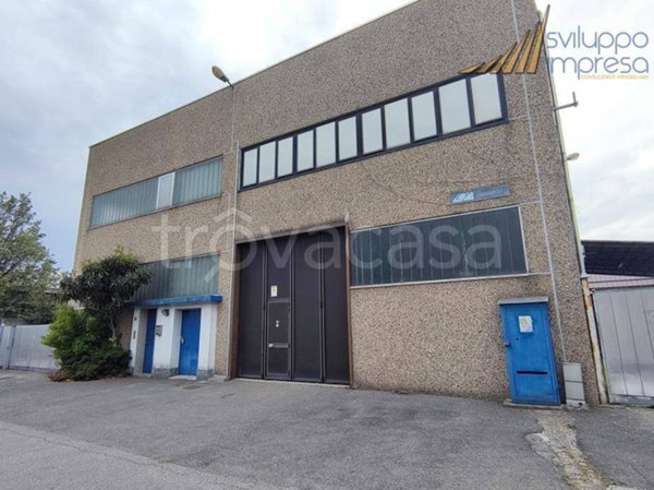 locale commerciale in vendita a Cinisello Balsamo in zona Bettola