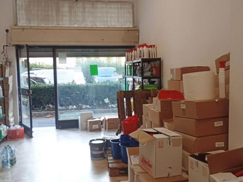 negozio in vendita a Cinisello Balsamo in zona Robecco