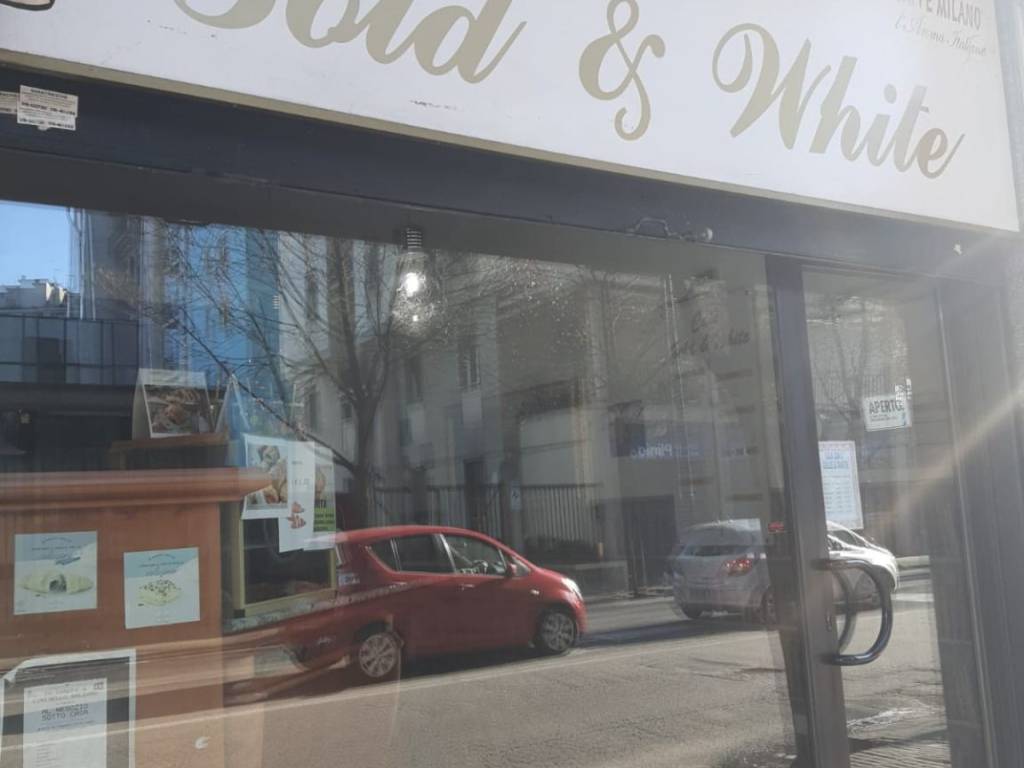 negozio in vendita a Cinisello Balsamo in zona Robecco