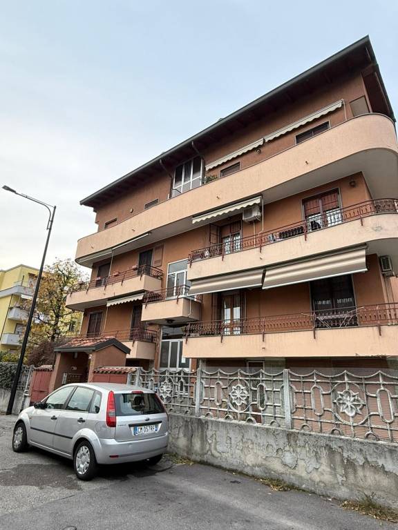 appartamento in vendita a Cinisello Balsamo in zona Campo dei Fiori