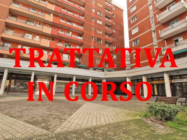 locale commerciale in vendita a Cinisello Balsamo in zona Robecco