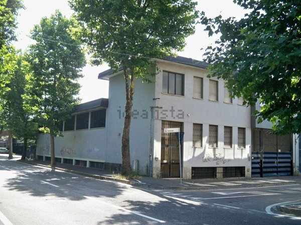 locale di sgombero in vendita a Cinisello Balsamo