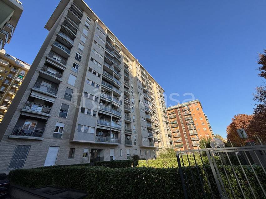 locale commerciale in vendita a Cinisello Balsamo