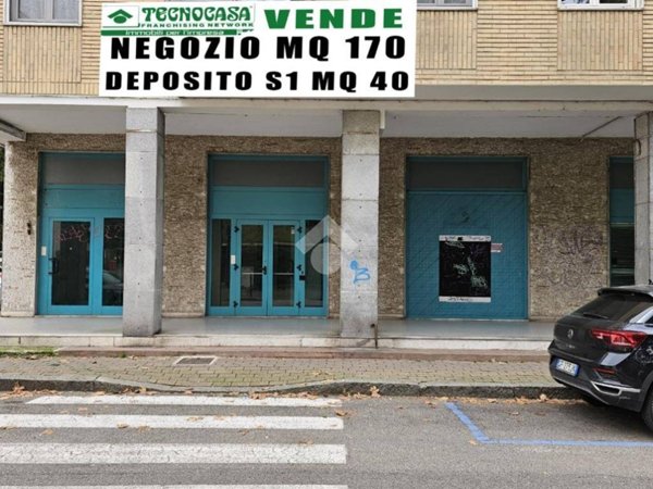 negozio in vendita a Cinisello Balsamo in zona Robecco
