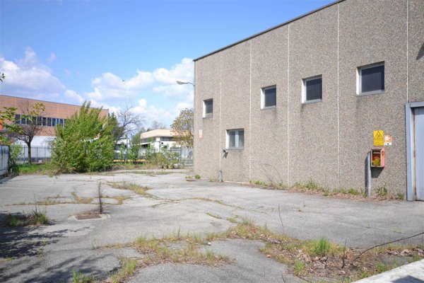 locale di sgombero in vendita a Cinisello Balsamo