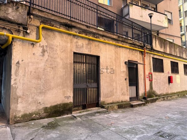 locale di sgombero in vendita a Cinisello Balsamo