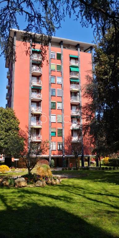 appartamento in vendita a Cinisello Balsamo in zona Campo dei Fiori