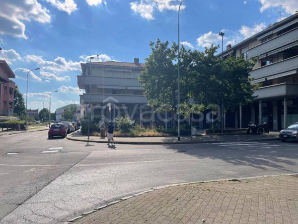 negozio in vendita a Cinisello Balsamo