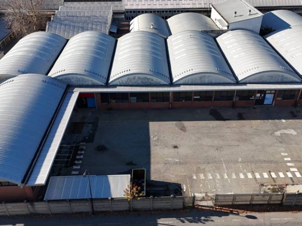 locale commerciale in vendita a Cinisello Balsamo in zona Robecco