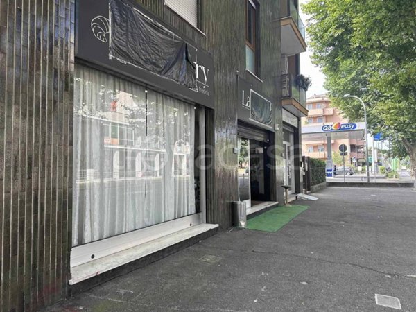 negozio in vendita a Cinisello Balsamo