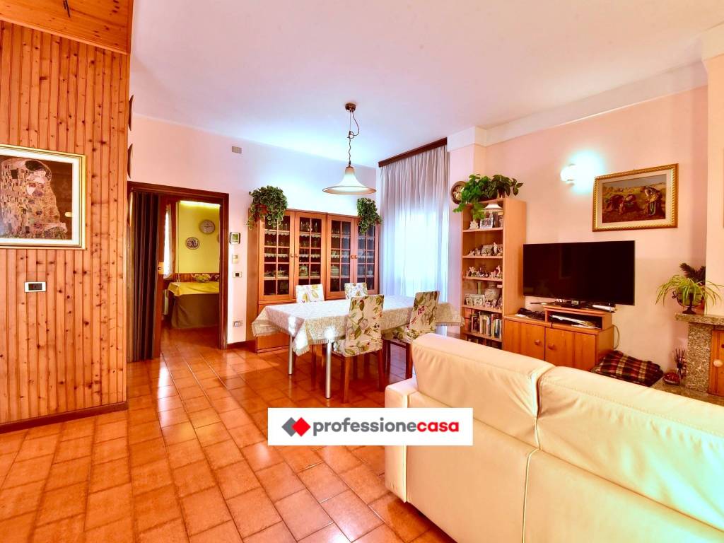 casa indipendente in vendita a Cinisello Balsamo in zona Robecco