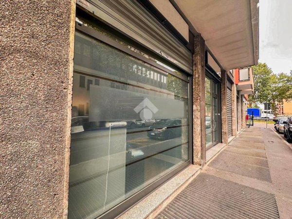 negozio in vendita a Cinisello Balsamo in zona Robecco