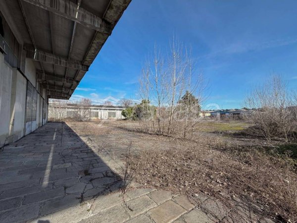 locale commerciale in vendita a Cinisello Balsamo in zona Bettola