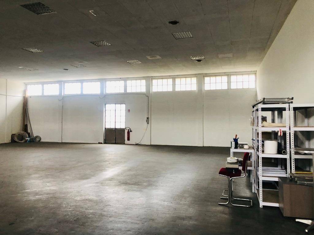 locale commerciale in vendita a Cinisello Balsamo in zona Robecco