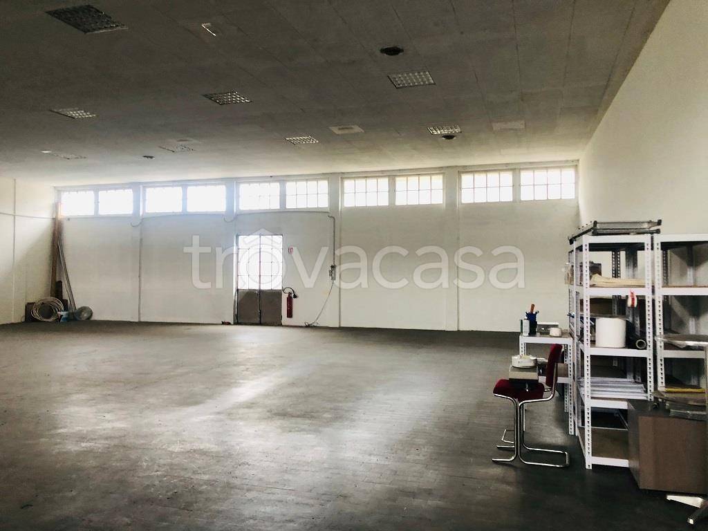 locale di sgombero in vendita a Cinisello Balsamo