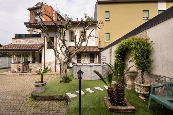 casa indipendente in vendita a Cinisello Balsamo
