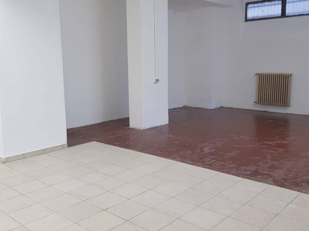 locale commerciale in vendita a Cinisello Balsamo in zona Robecco