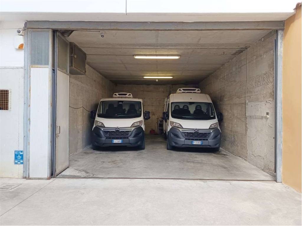 locale di sgombero in vendita a Cinisello Balsamo