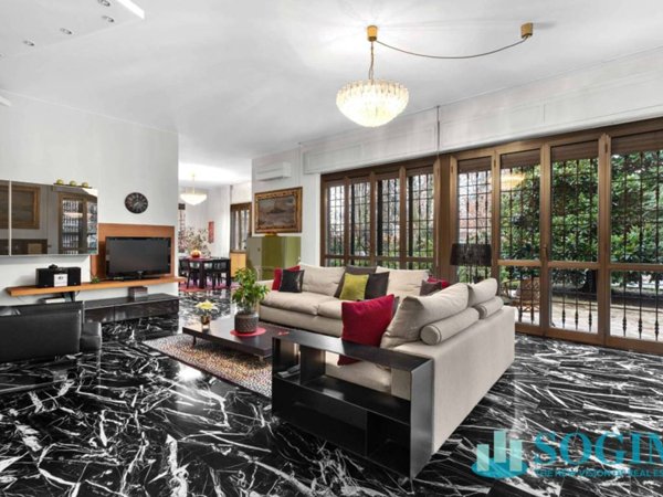 casa indipendente in vendita a Cinisello Balsamo in zona Robecco