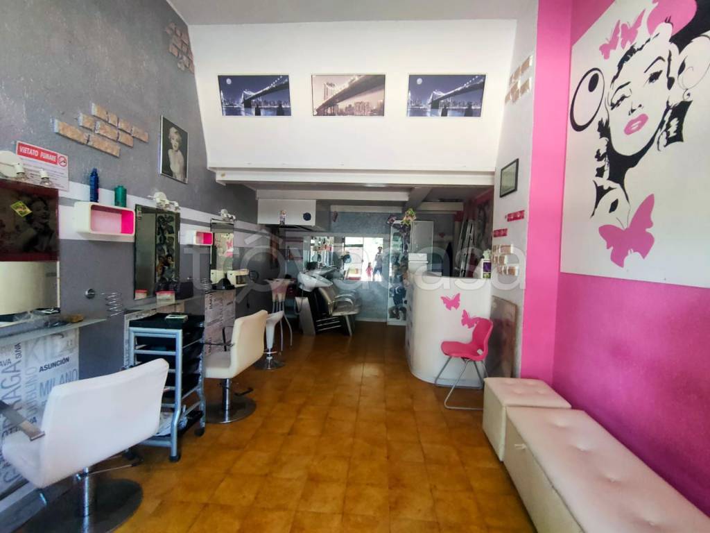 negozio in vendita a Cinisello Balsamo in zona Robecco