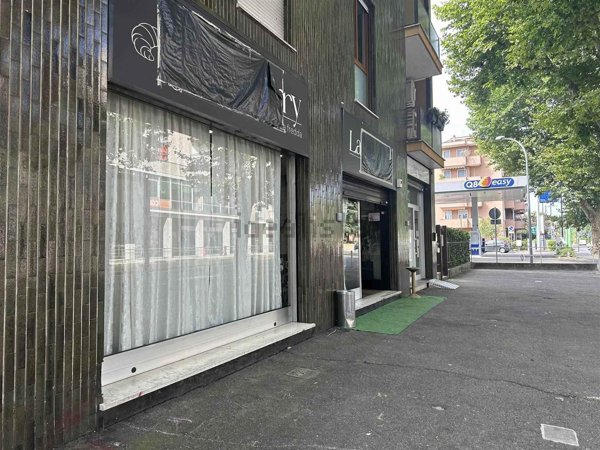 negozio in vendita a Cinisello Balsamo