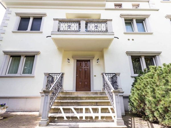 casa indipendente in vendita a Cinisello Balsamo