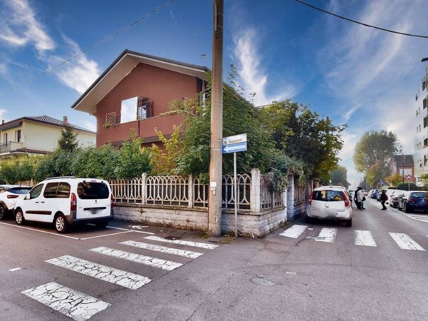 casa indipendente in vendita a Cinisello Balsamo in zona Robecco