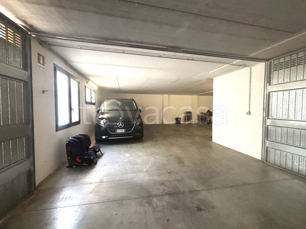 locale di sgombero in vendita a Cinisello Balsamo