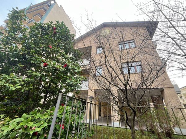 appartamento in vendita a Cinisello Balsamo in zona Campo dei Fiori