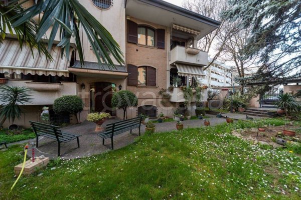 appartamento in vendita a Cinisello Balsamo in zona Robecco