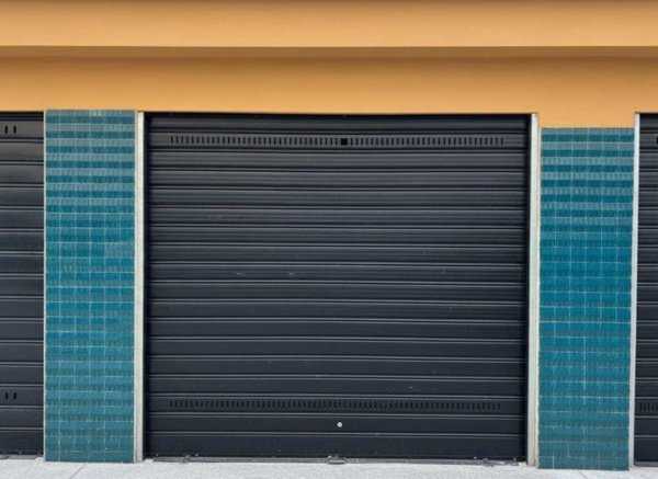 box auto in vendita a Cinisello Balsamo