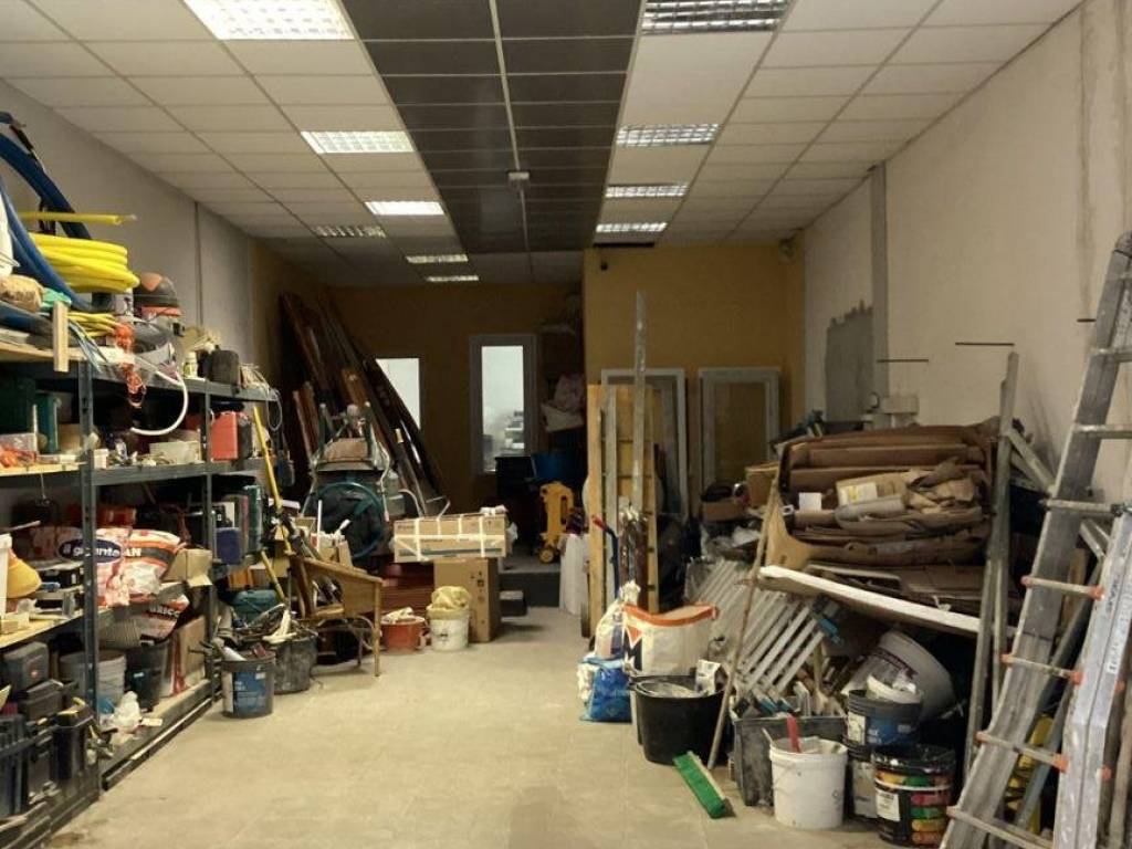 locale commerciale in vendita a Cinisello Balsamo