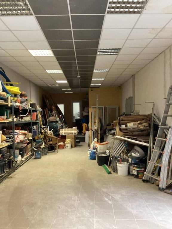 locale commerciale in vendita a Cinisello Balsamo