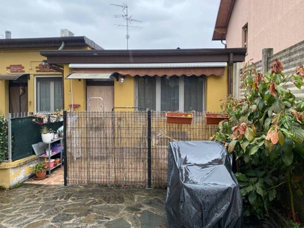 casa indipendente in vendita a Cinisello Balsamo in zona Robecco