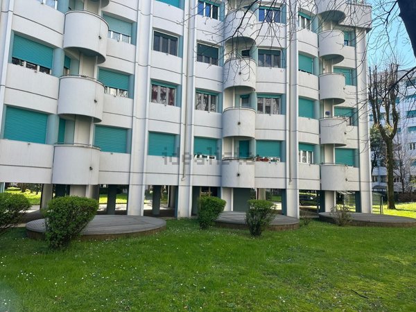 appartamento in vendita a Cinisello Balsamo in zona Campo dei Fiori