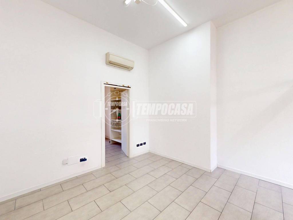 negozio in vendita a Cinisello Balsamo