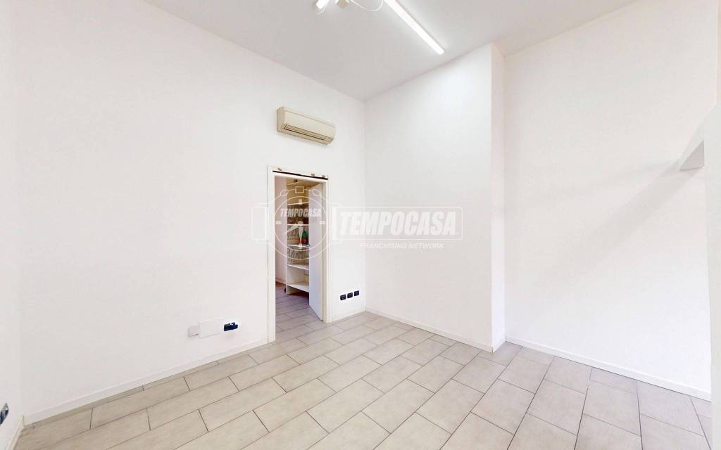 negozio in vendita a Cinisello Balsamo