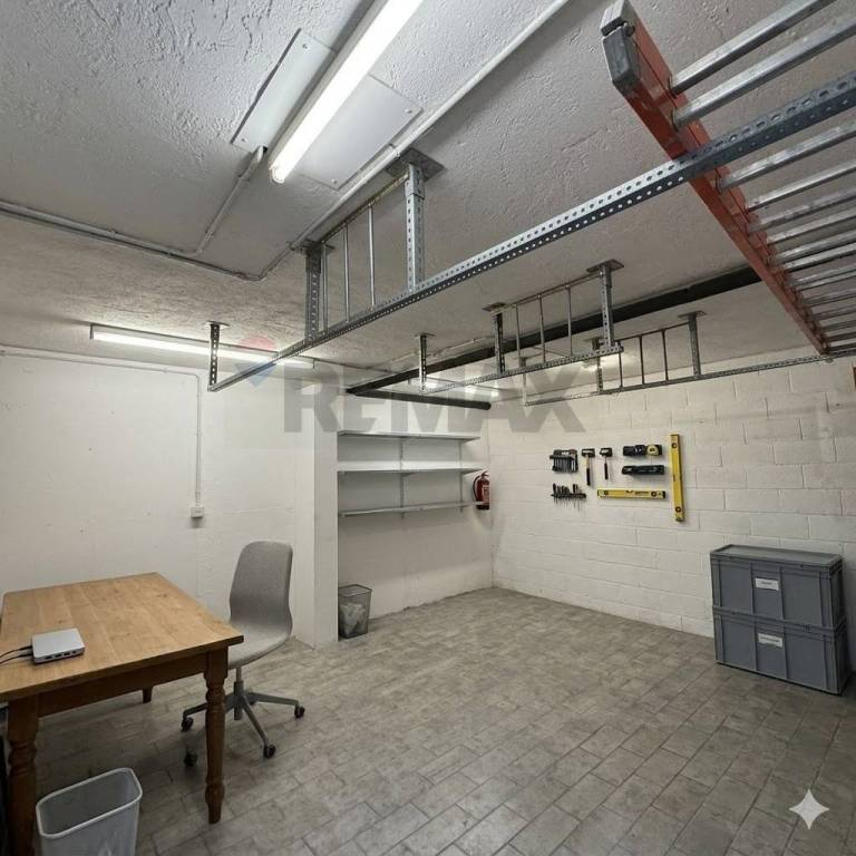 locale di sgombero in vendita a Cinisello Balsamo