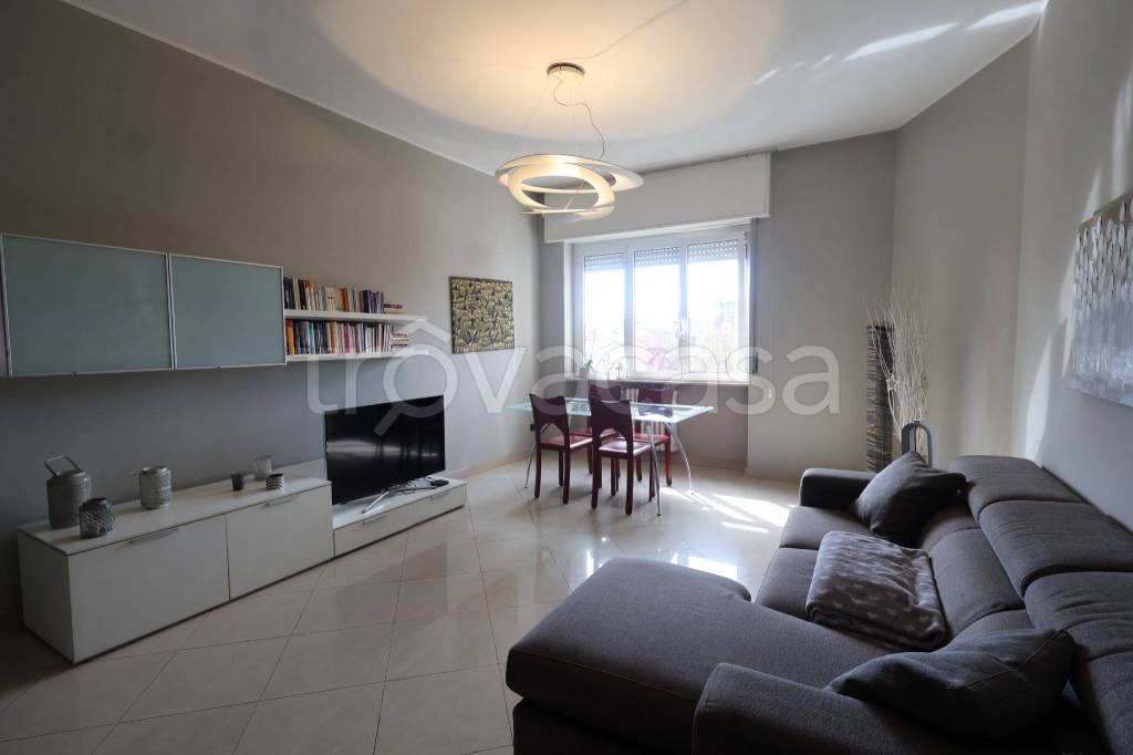 appartamento in vendita a Cinisello Balsamo in zona Crocetta