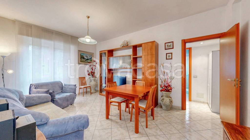 appartamento in vendita a Cinisello Balsamo in zona Campo dei Fiori