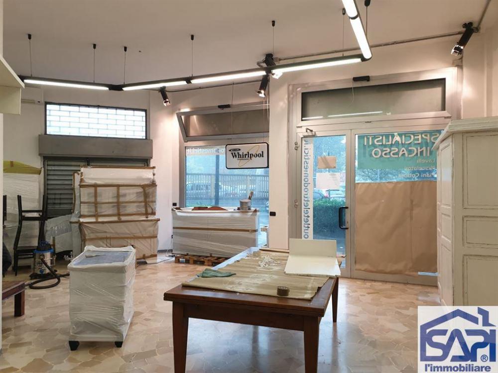 negozio in vendita a Cinisello Balsamo