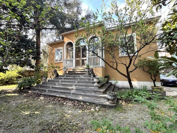 casa indipendente in vendita a Cinisello Balsamo in zona Robecco