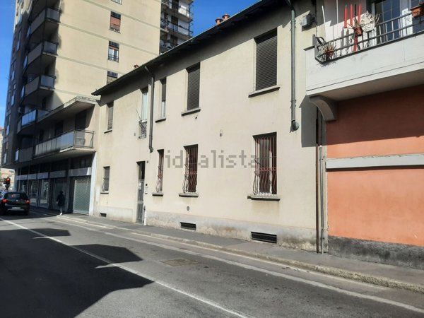 appartamento in vendita a Cinisello Balsamo in zona Crocetta