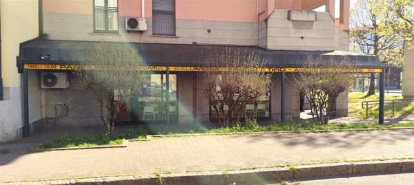 negozio in vendita a Cinisello Balsamo in zona Robecco