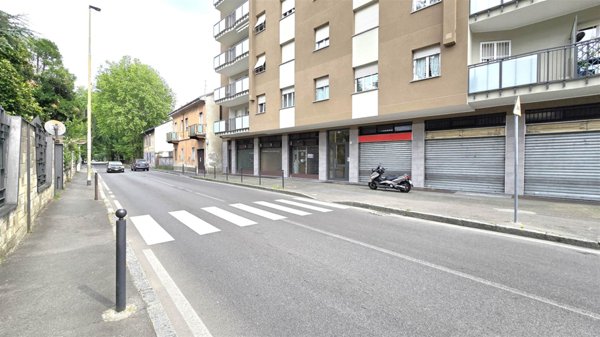 negozio in vendita a Cinisello Balsamo in zona Robecco