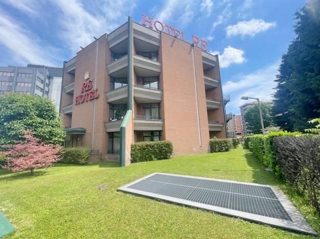 negozio in vendita a Cinisello Balsamo in zona Robecco