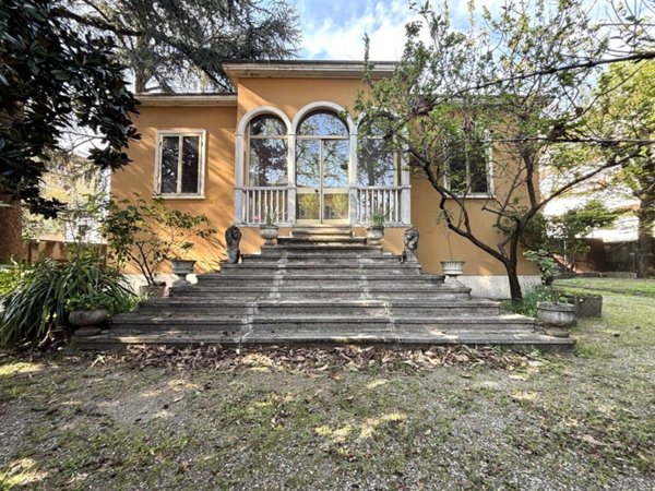 casa indipendente in vendita a Cinisello Balsamo in zona Robecco