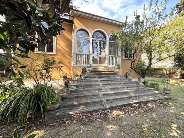 casa indipendente in vendita a Cinisello Balsamo in zona Robecco