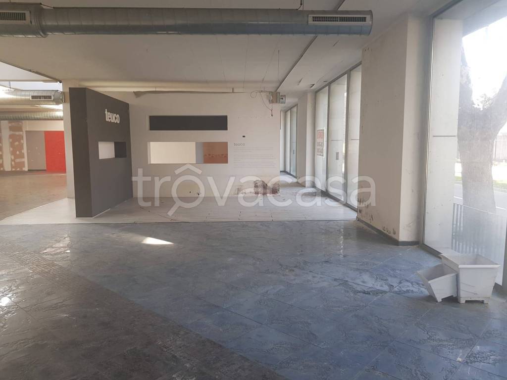 negozio in vendita a Cinisello Balsamo in zona Bettola